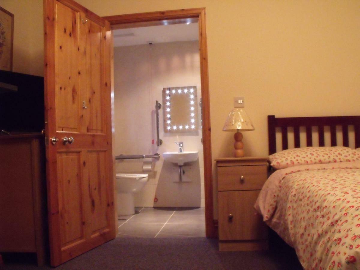 Cosy Ground Floor Disabled Friendly Room In Farm House Llandderfel Dış mekan fotoğraf